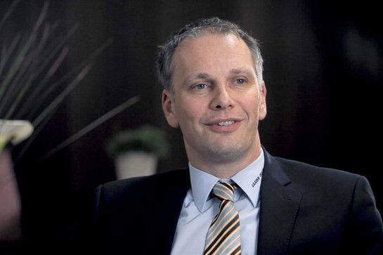 Standbild eines Jacob Cement Mitarbeiters