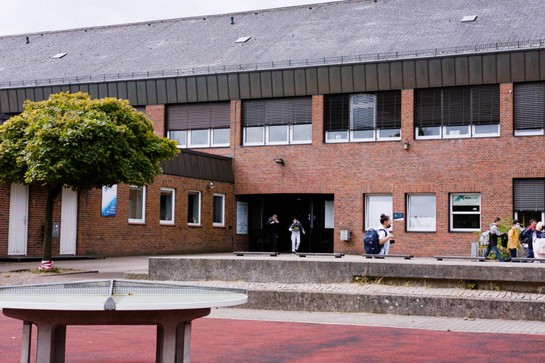 Schüler auf dem Schulhof