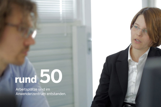 bb_windstrom_teaser_03.jpg Zwei Mitarbeiter von Windstrom