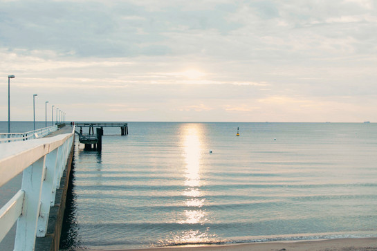 bb_spho_teaser_02.jpg Sonnenuntergang an einem Steg