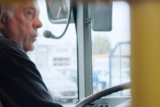 Seitenprofil von Busfahrer Helmut