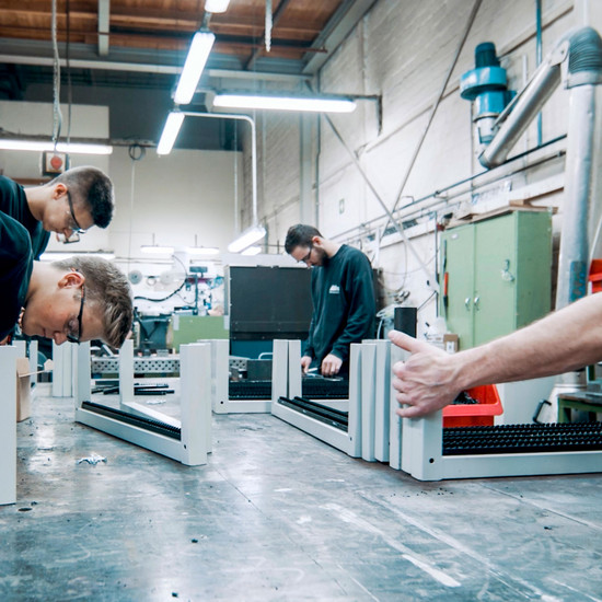 Aldra Mitarbeiter während der Arbeit