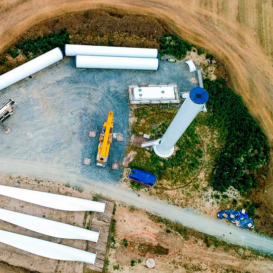 Windparkprojekt Jasna Luftbild eines Windrades