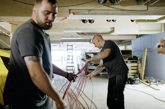 York verlegt Kabel auf einer Baustelle