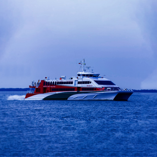 Video für Seetouristik Der Halunder Jet auf dem Wasser