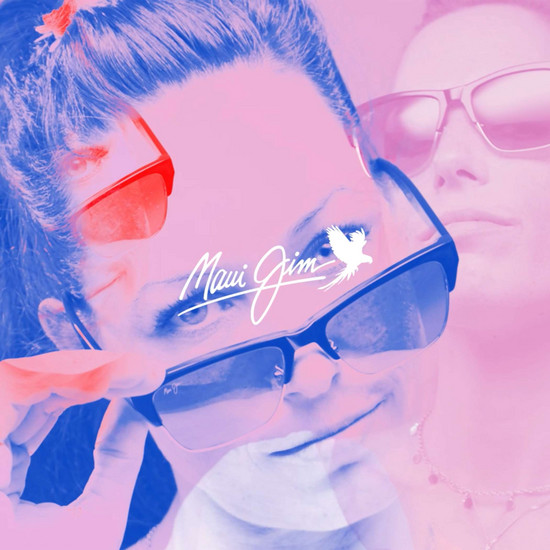 Frau mit Sonnenbrille in Rosa, Blau, Rot