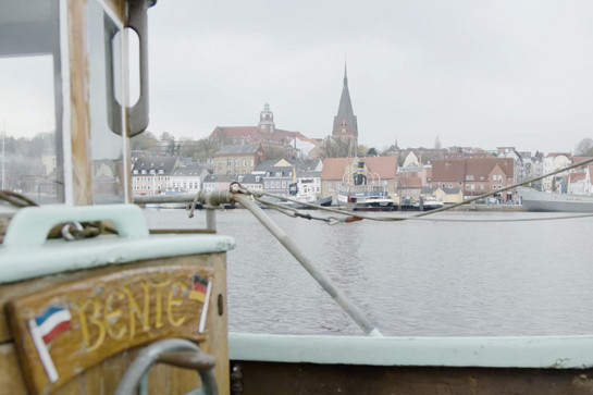 bb_mat_teaser_02.jpg Blick auf den Flensburger Hafen bei regnerischen Wetter