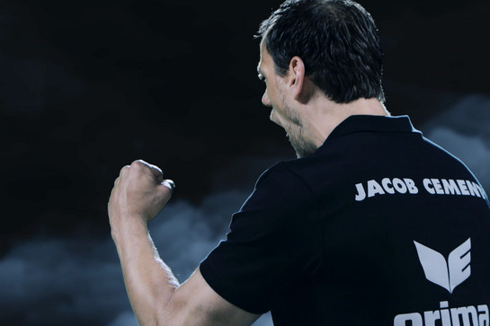 Der SG Trainer jubelt