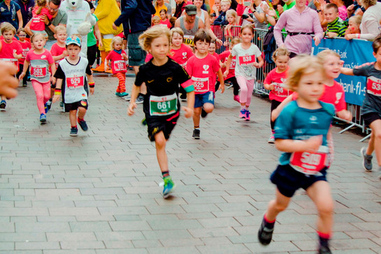 bb_marathon2018_teaser_03.jpg Kinder laufen mit beim Flensburg liebt dich Marathon