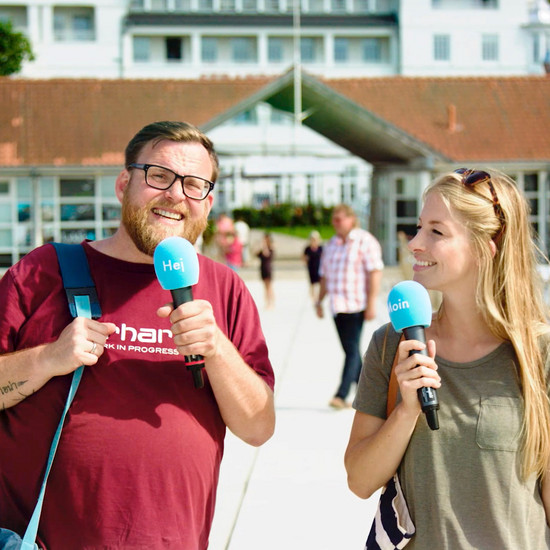 Malin und Daniel am Strand in Glücksburg
