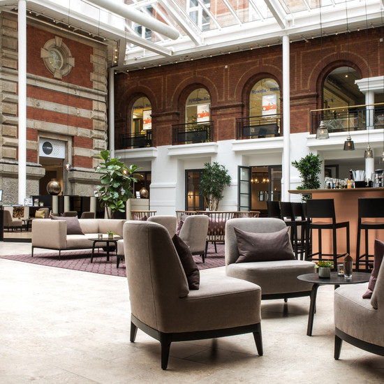 Blick in das Innengebäude der alten post in Flensburg