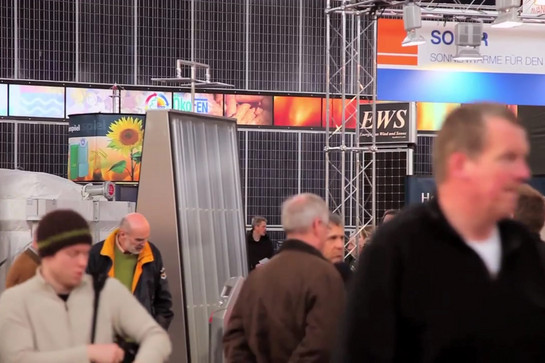 Blick auf einen EWS Messestand