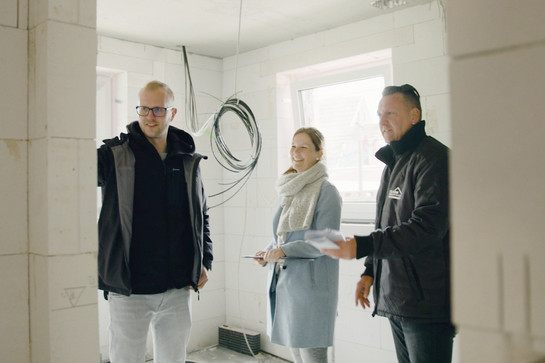 Familie Wilde in ihrem neuen Haus.