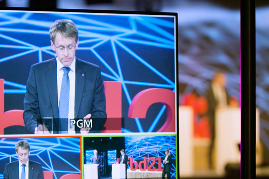 Eine Filmaufnahme von CDU-Politiker Daniel Günther. 