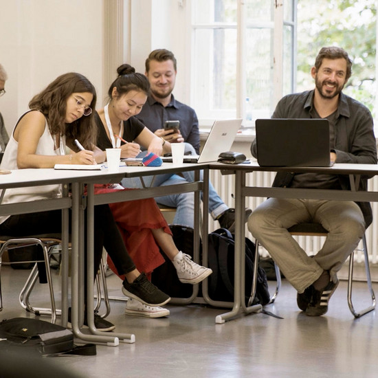 Eine Universitätsklasse während des Unterrichts