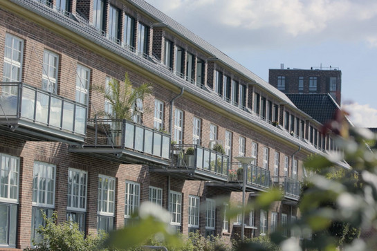 Blick auf die Balkone der Sonwiker Hafenwohnungen