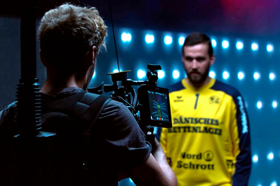 Kameramann von bewegtbild filmt einen SG Torwart