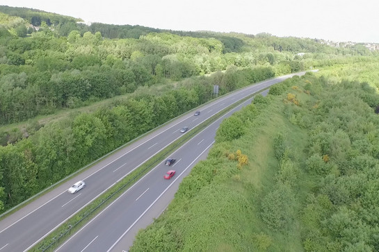 Blick auf eine Schnellstraße