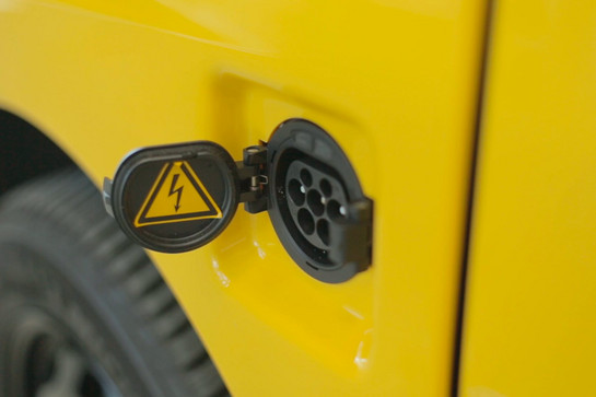 Der elektro Anschluss eines E Autos