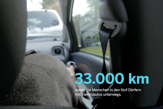 Blick auf den Vordersitz eines Autos 