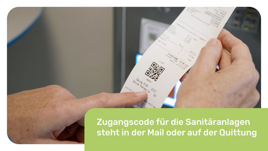 Eine Person checkt ihren Bon