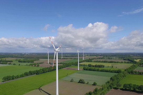 Luftbild eines Windparks
