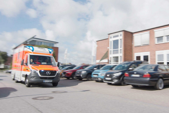 bb_yorkbeiderrettungswache_teaser_03.jpg Ein verwackeltes Bild von York im vorbeifahrenden Krankenwagen