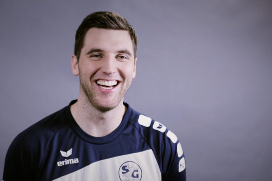 Ein SG Spieler lacht in die Kamera