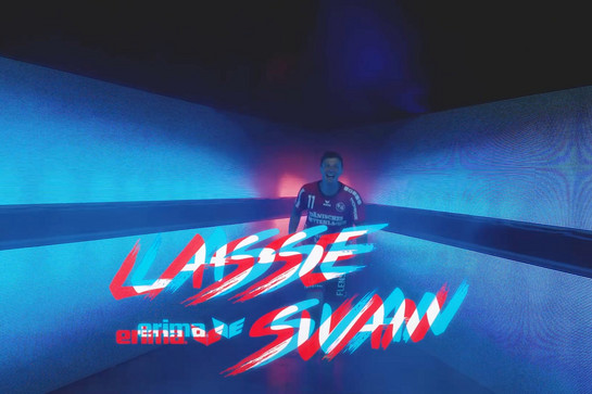 Lasse Svan läuft auf die Kamera zu