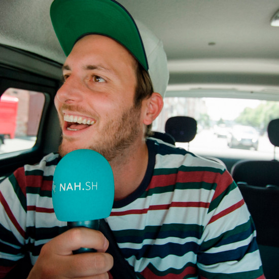 Lars im LÜMO Lars Bente sitzt in einem Auto