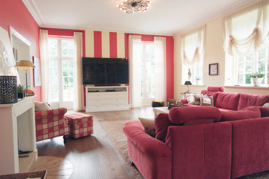 Ein Wohnzimmer eingerichtet im Landhausstil