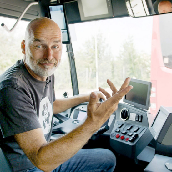 York sitzt in einem Bus