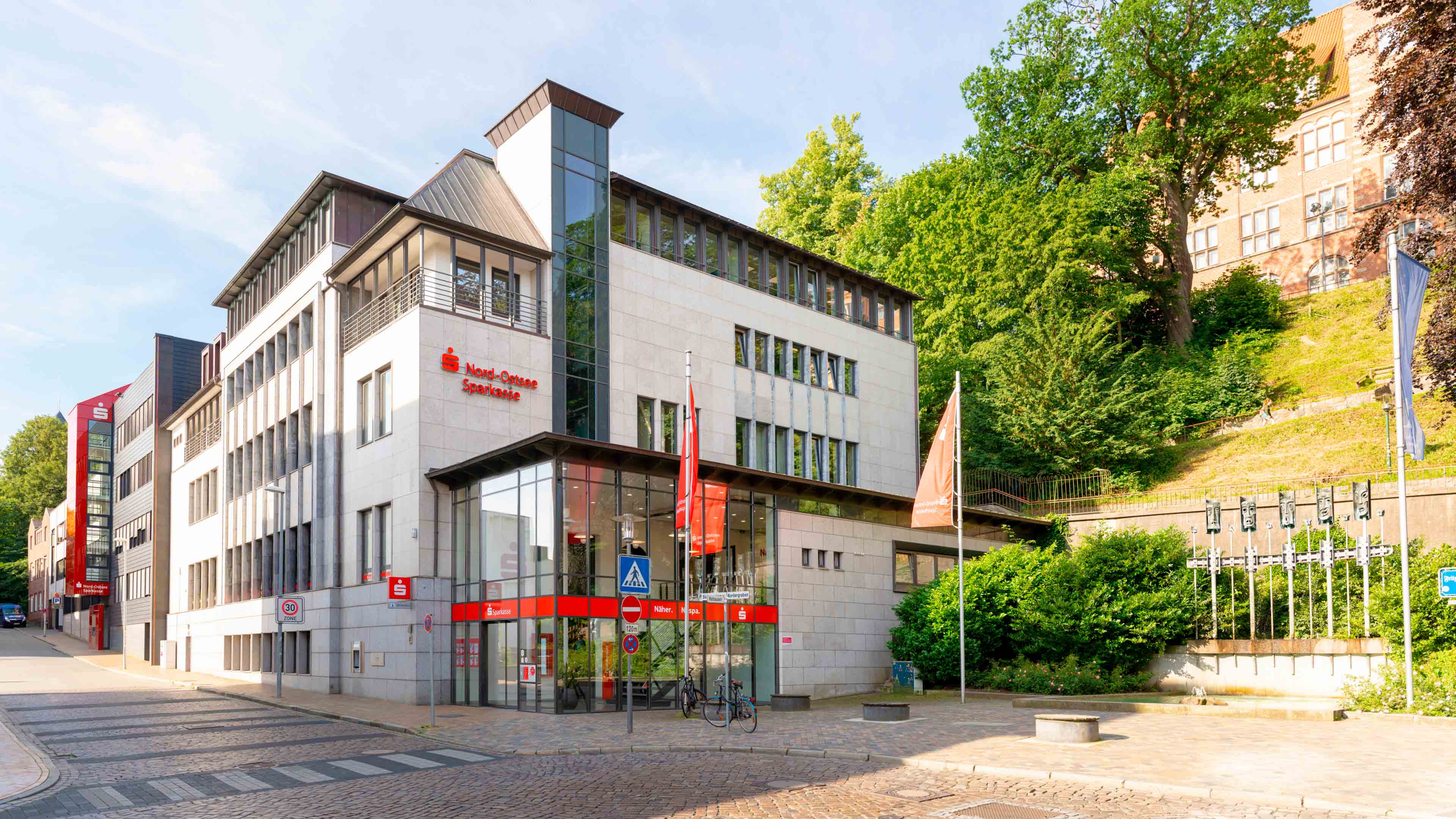 Blick auf das Gebäude der NOSPA in Flensburg