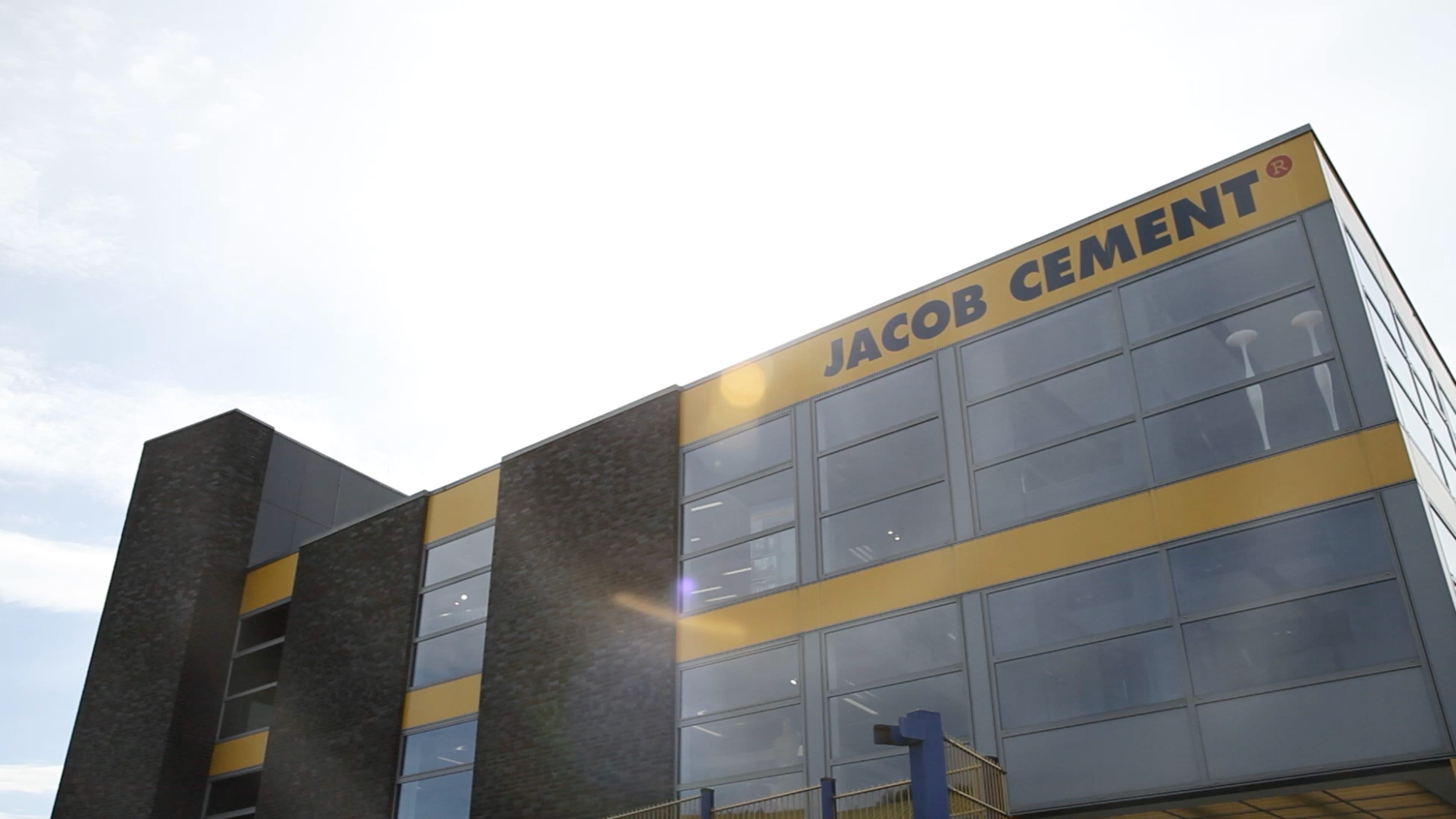 Blick auf das Flensburger Hauptgebäude von Jacob Cement