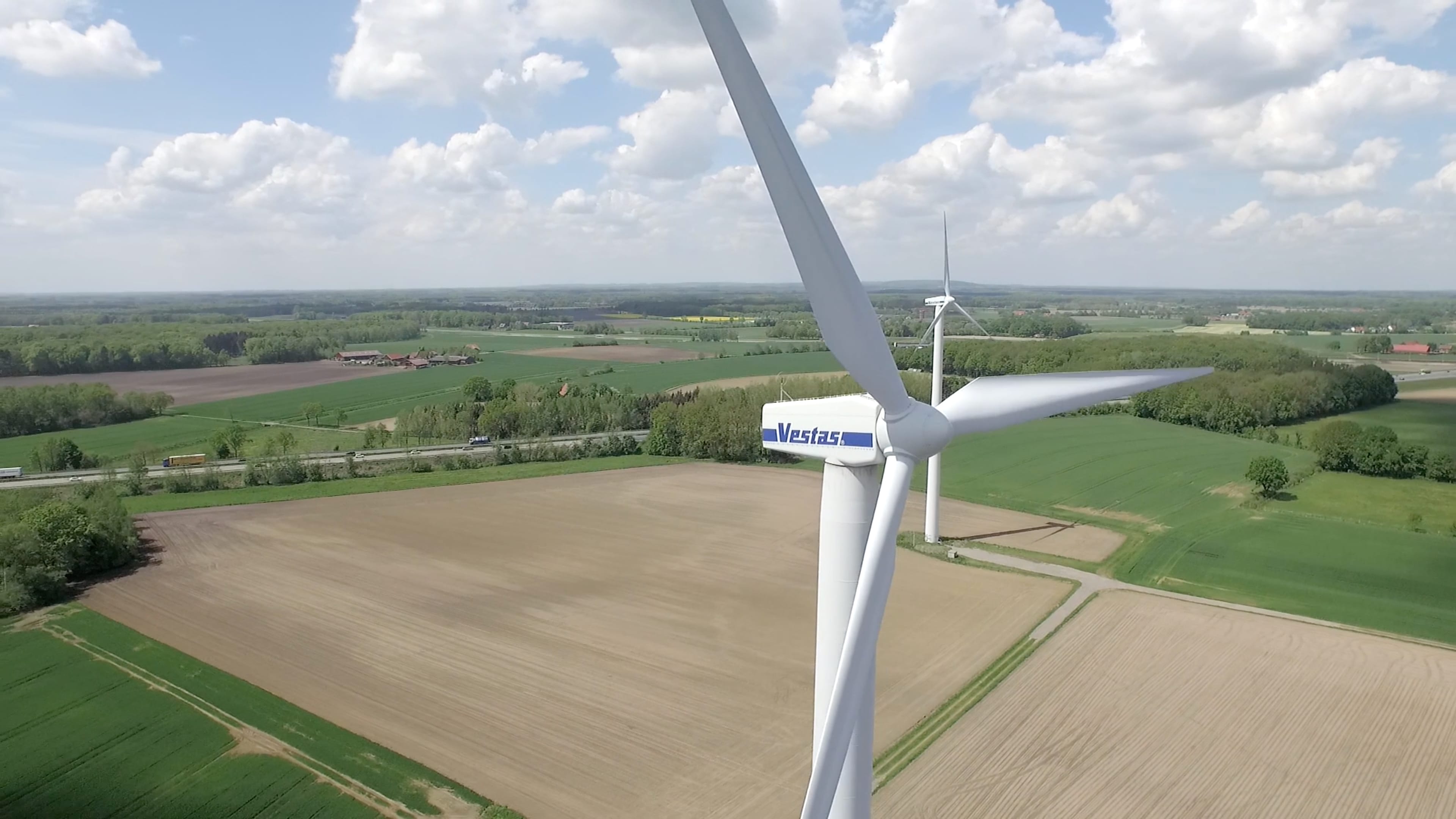 Luftbild eines Vestas Windrads