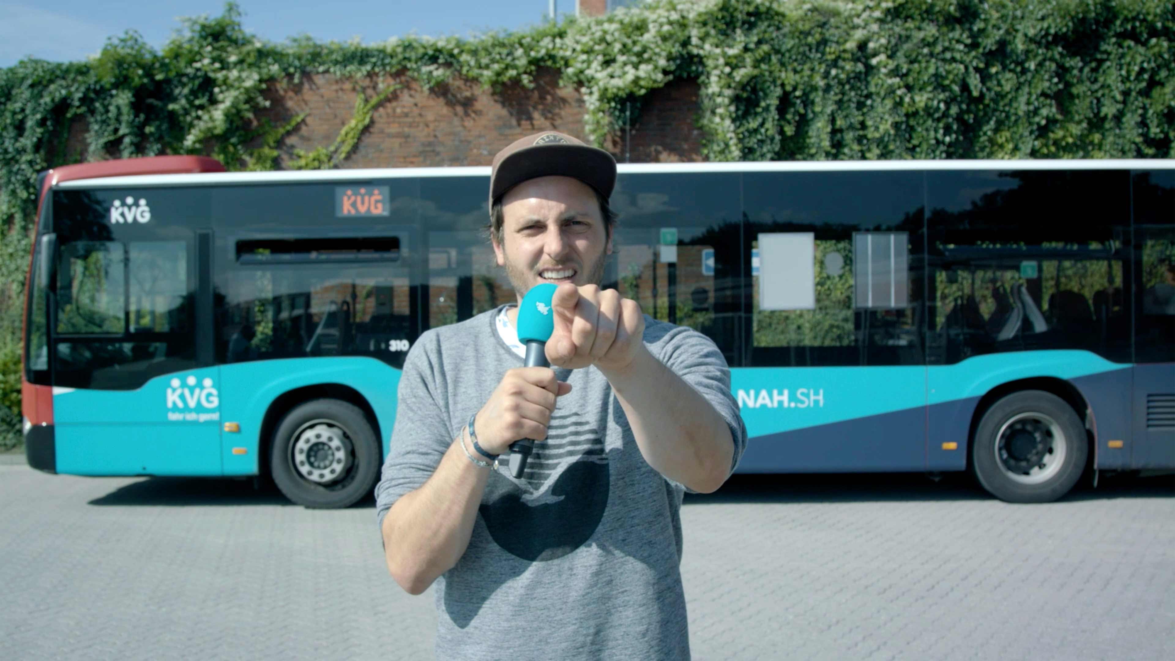 bb_fans_vorschau.jpg Nah.Sh Moderator zeigt mit Finger in die Kamera