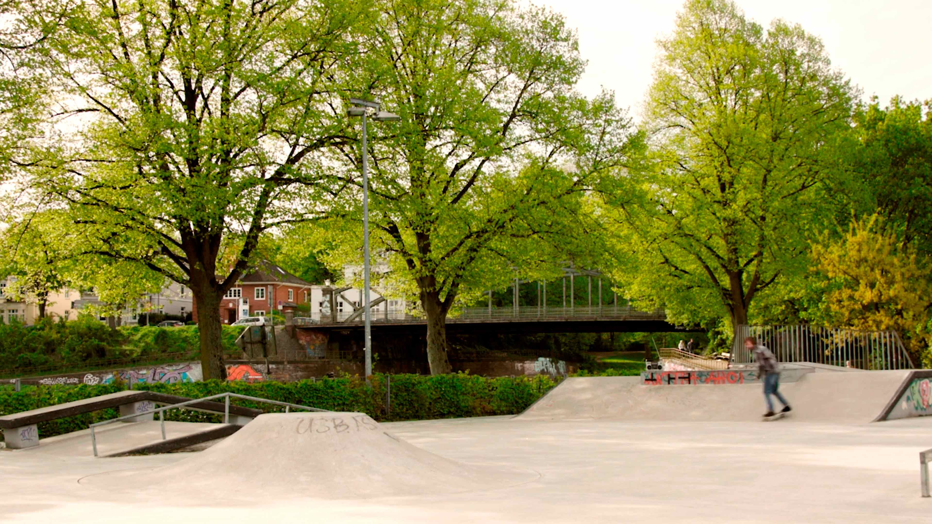 Blick auf eine Skatebahn