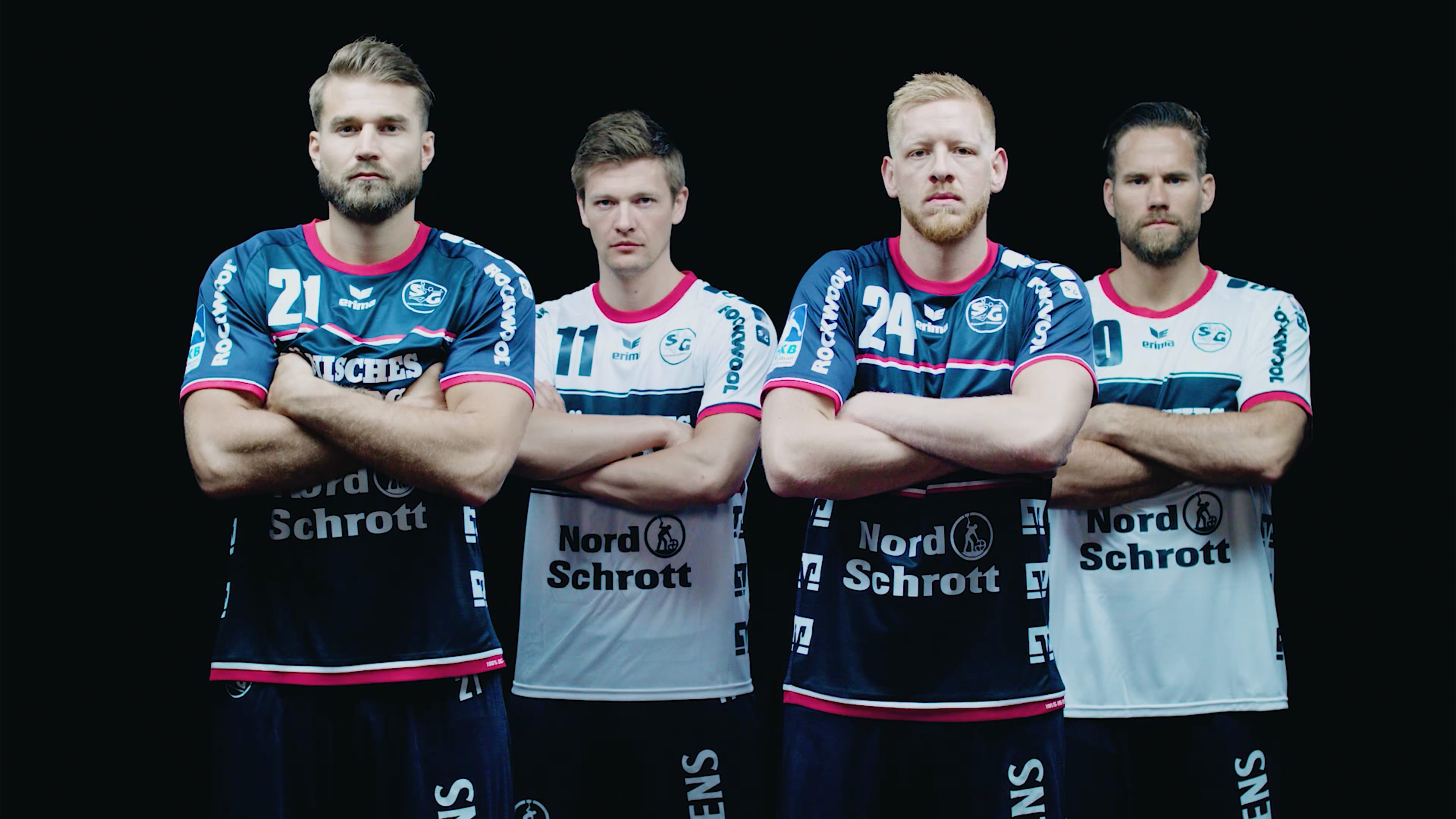 bb_erimatrikot_vorschau.jpg Vier SG Spieler stehen mit verschränkten Armen vor der Kamera