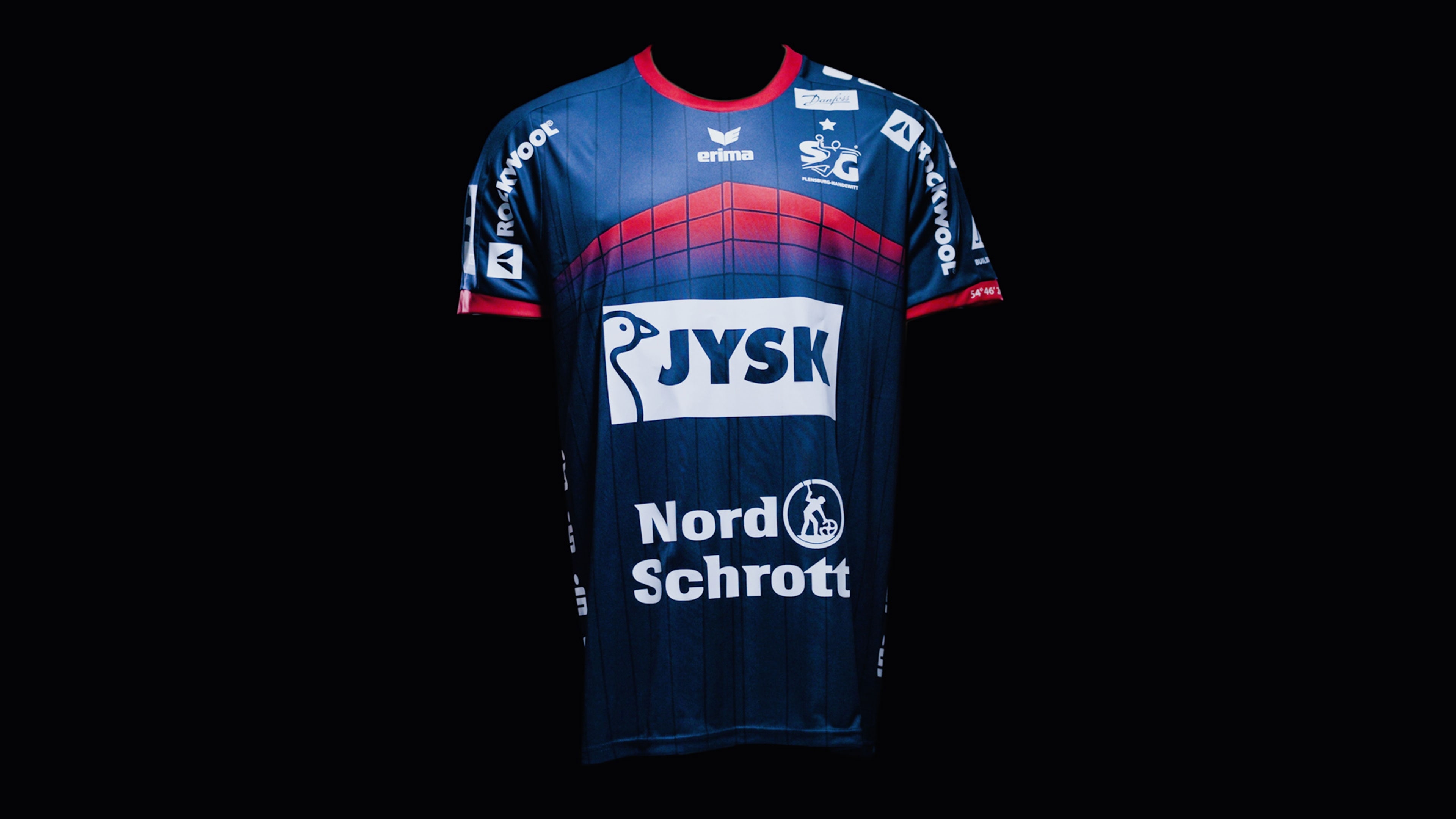 SG Trikot auf schwarzem Hintergrund
